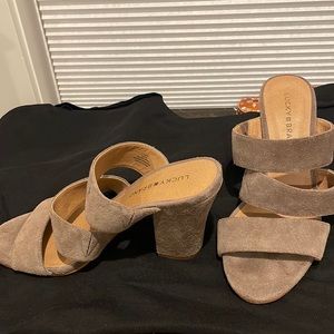 Suede gray sandals with heel
